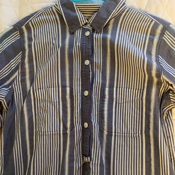 American Eagle Strip Button Down size XS/S - Picture 3 of 6